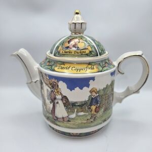Sadler Made In England David Copperfield Teapot with Gold Accents